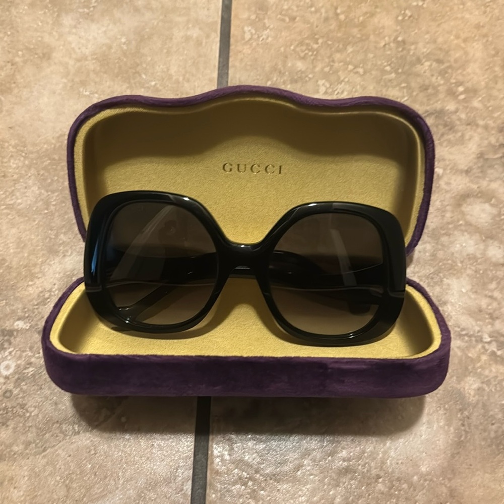 AUTHENTIC GUCCI SUNGLASSES